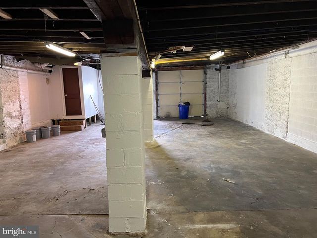 1880 W MARKET ST, York, PA 17404