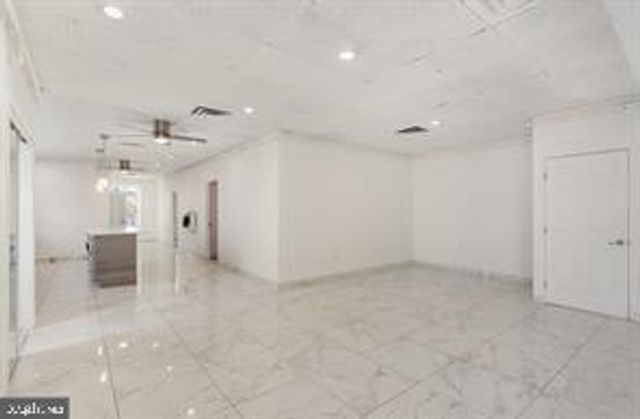 1880 W MARKET ST, York, PA 17404