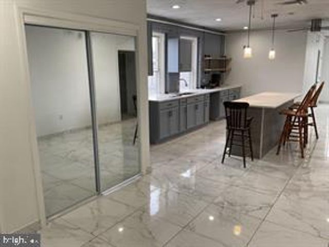 1880 W MARKET ST, York, PA 17404