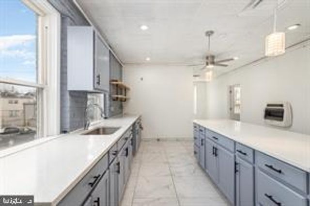 1880 W MARKET ST, York, PA 17404