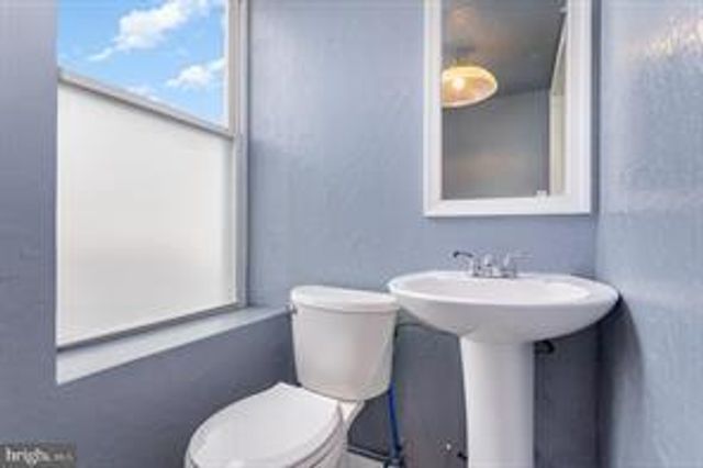 1880 W MARKET ST, York, PA 17404