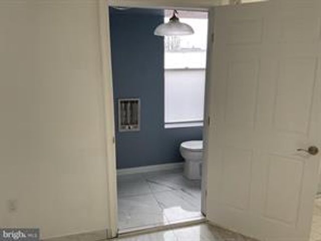 1880 W MARKET ST, York, PA 17404