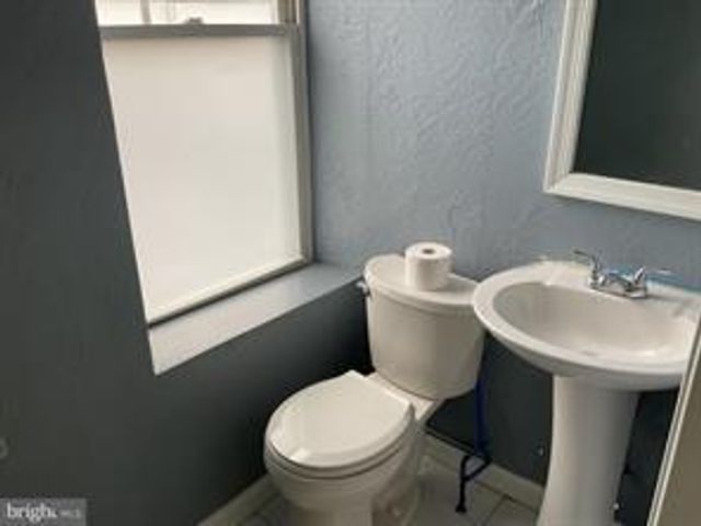 1880 W MARKET ST, York, PA 17404