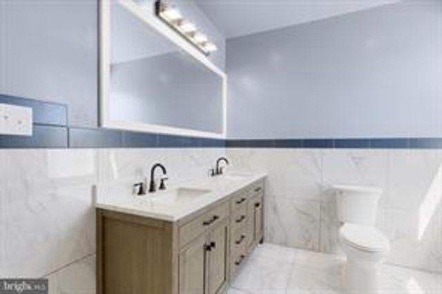 1880 W MARKET ST, York, PA 17404