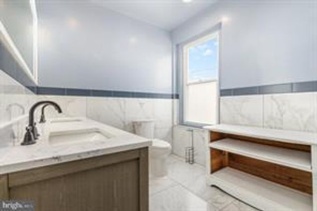 1880 W MARKET ST, York, PA 17404