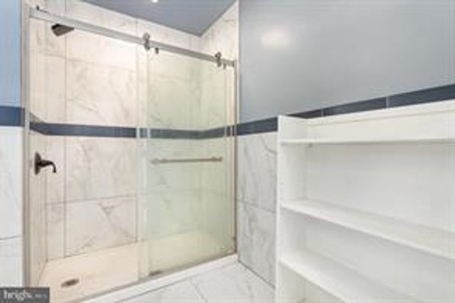 1880 W MARKET ST, York, PA 17404