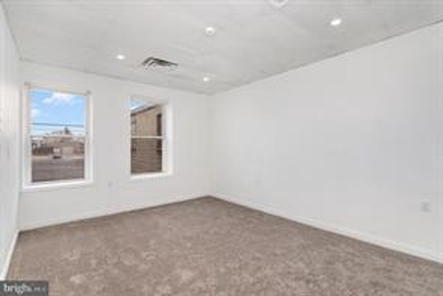 1880 W MARKET ST, York, PA 17404