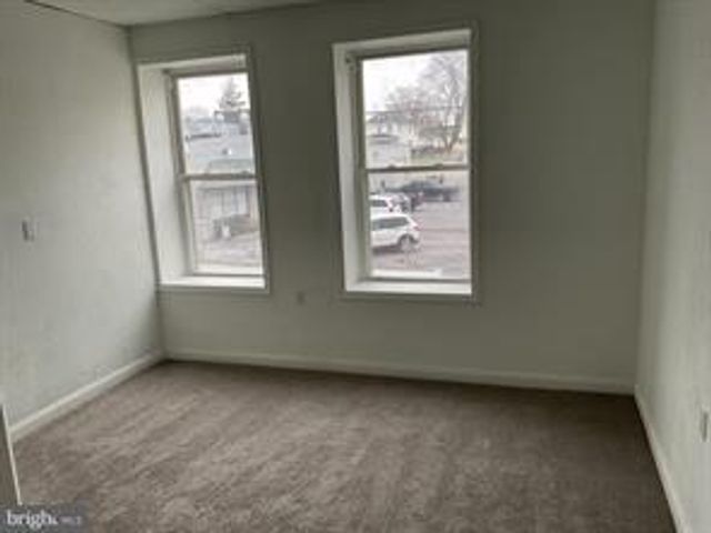 1880 W MARKET ST, York, PA 17404