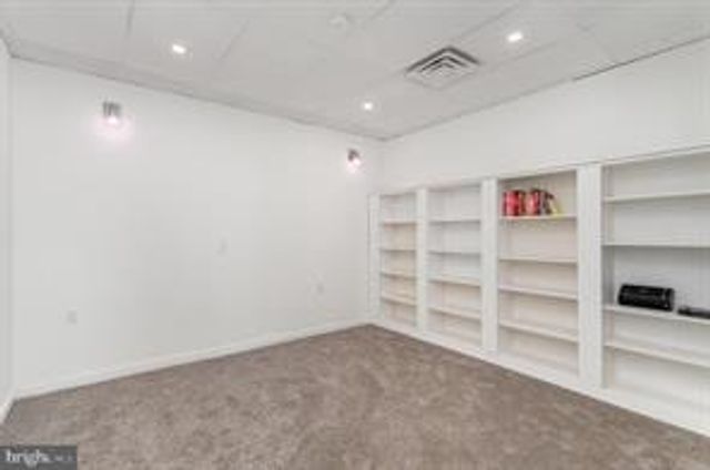 1880 W MARKET ST, York, PA 17404