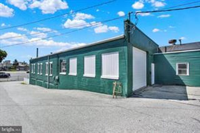 1880 W MARKET ST, York, PA 17404