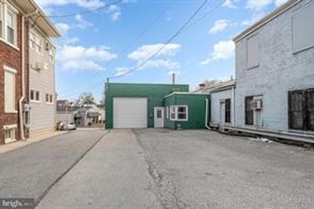 1880 W MARKET ST, York, PA 17404