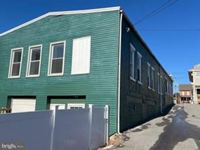 1880 W MARKET ST, York, PA 17404