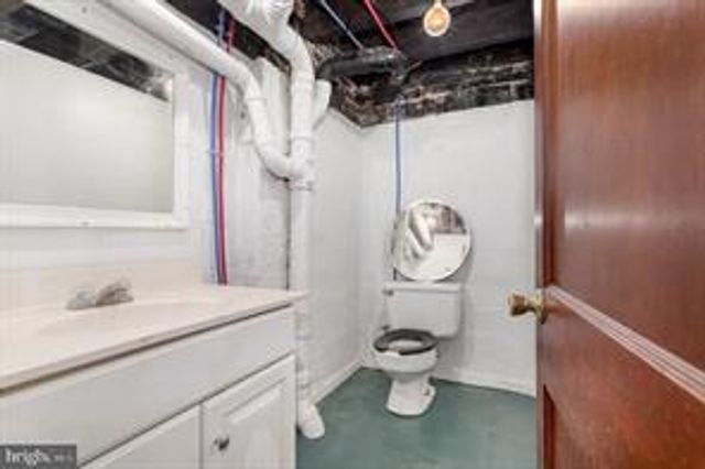 1880 W MARKET ST, York, PA 17404
