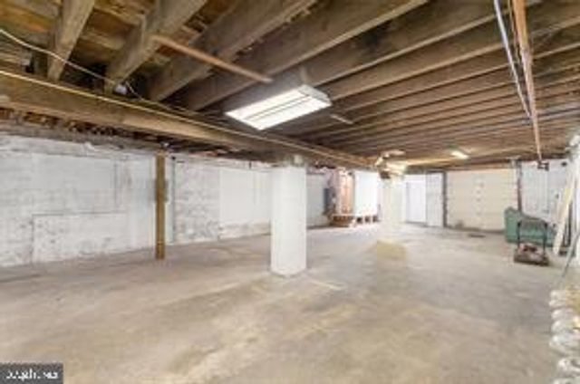 1880 W MARKET ST, York, PA 17404