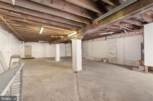 1880 W MARKET ST, York, PA 17404