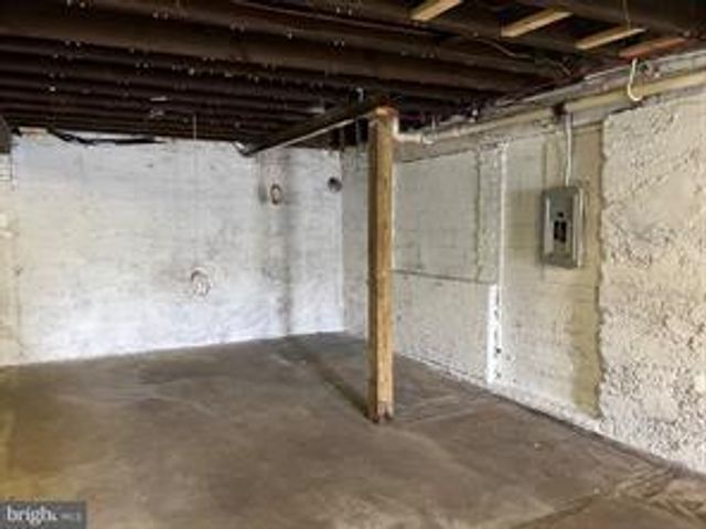 1880 W MARKET ST, York, PA 17404