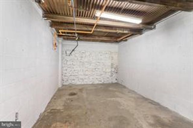 1880 W MARKET ST, York, PA 17404