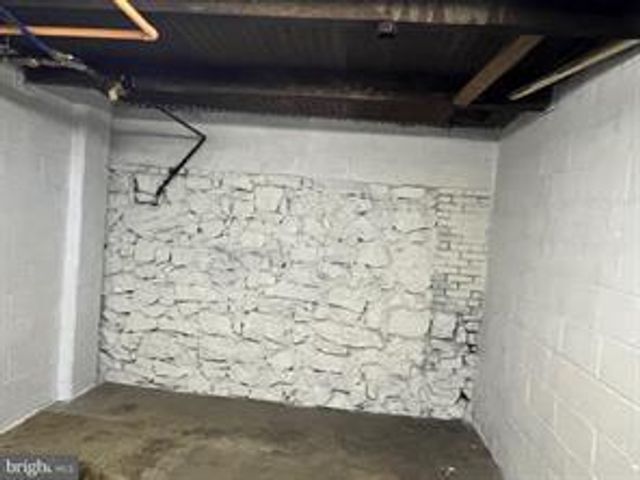 1880 W MARKET ST, York, PA 17404