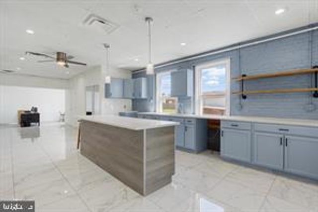 1880 W MARKET ST, York, PA 17404