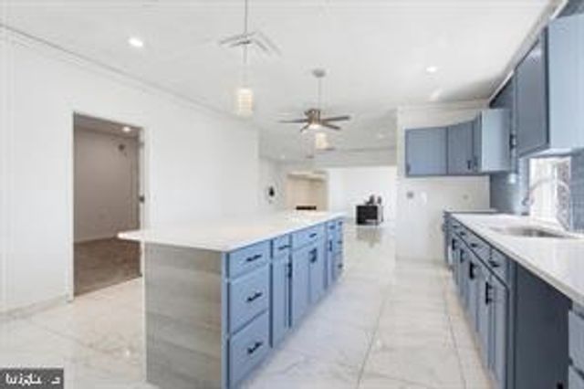 1880 W MARKET ST, York, PA 17404