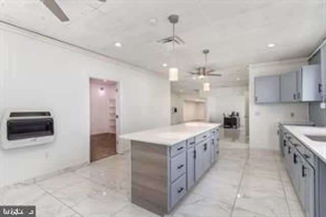 1880 W MARKET ST, York, PA 17404