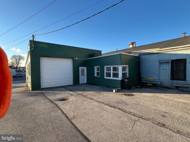1880 W MARKET ST, York, PA 17404