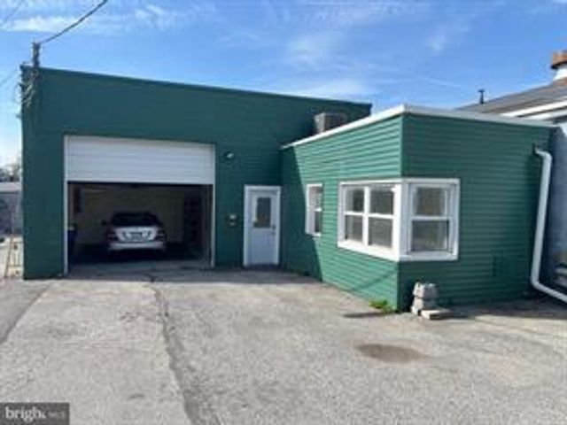 1880 W MARKET ST, York, PA 17404