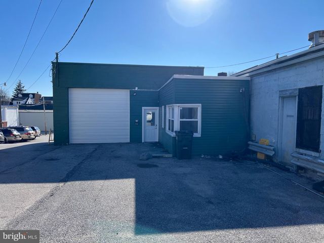 1880 W MARKET ST, York, PA 17404