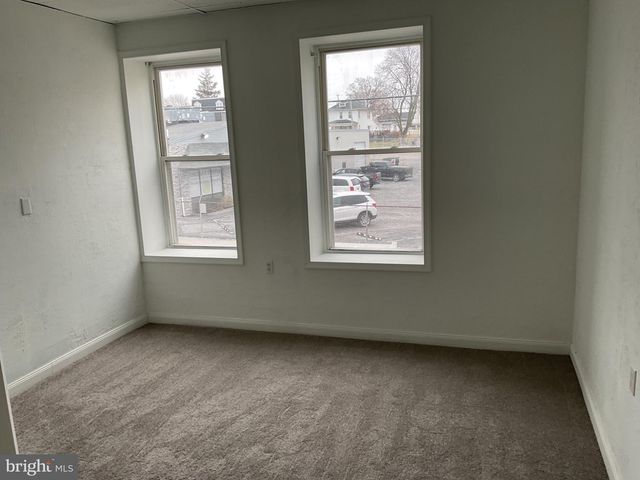 1880 W MARKET ST, York, PA 17404