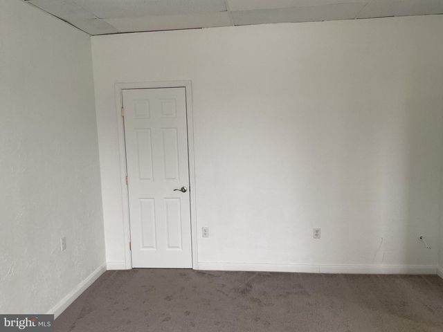 1880 W MARKET ST, York, PA 17404