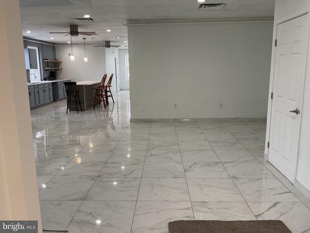 1880 W MARKET ST, York, PA 17404