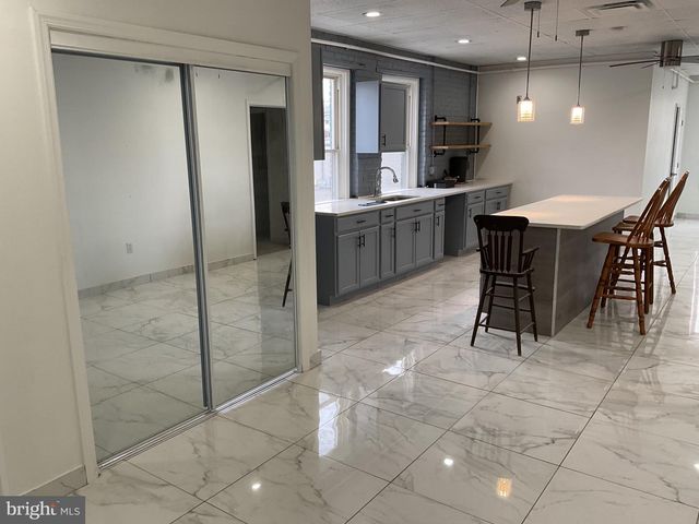 1880 W MARKET ST, York, PA 17404