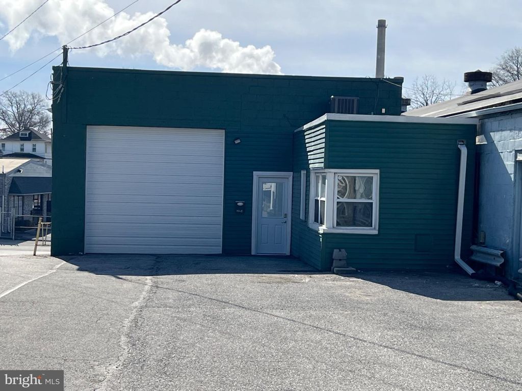 1880 W MARKET ST, York, PA 17404