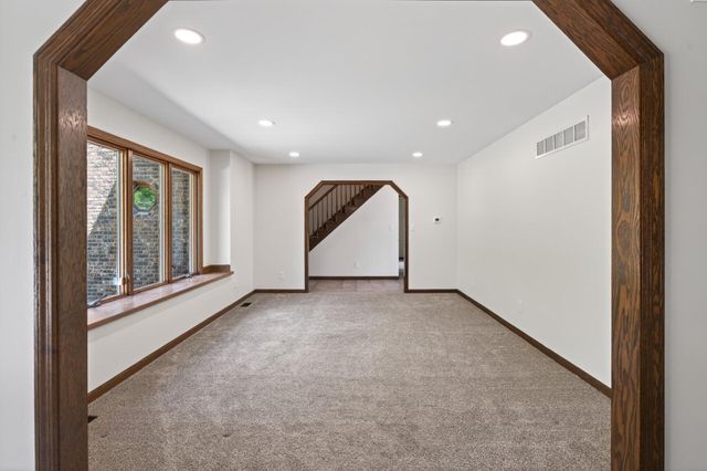 11801 Lockridge Avenue S, Hastings, MN 55033