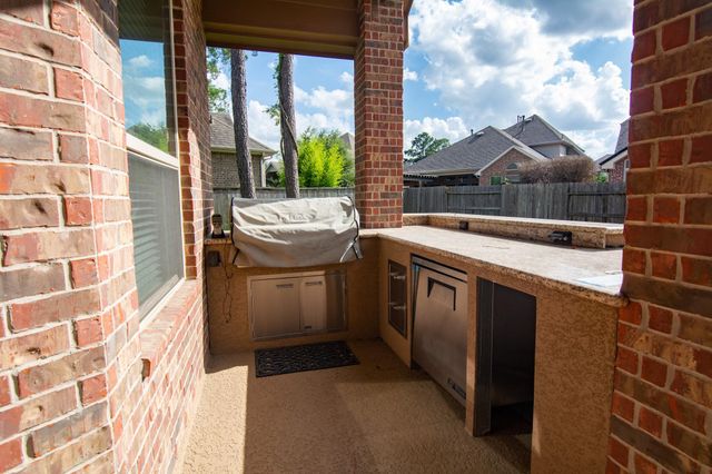34 Canoe Bend Ct, The Woodlands, TX 77389