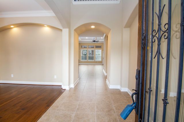 34 Canoe Bend Ct, The Woodlands, TX 77389