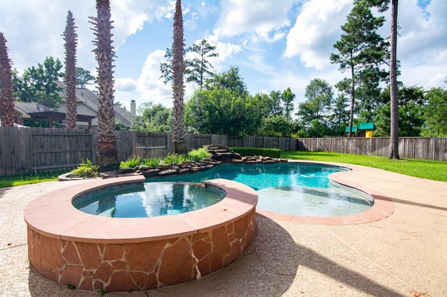 34 Canoe Bend Ct, The Woodlands, TX 77389
