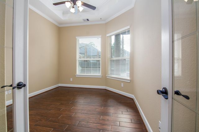 34 Canoe Bend Ct, The Woodlands, TX 77389