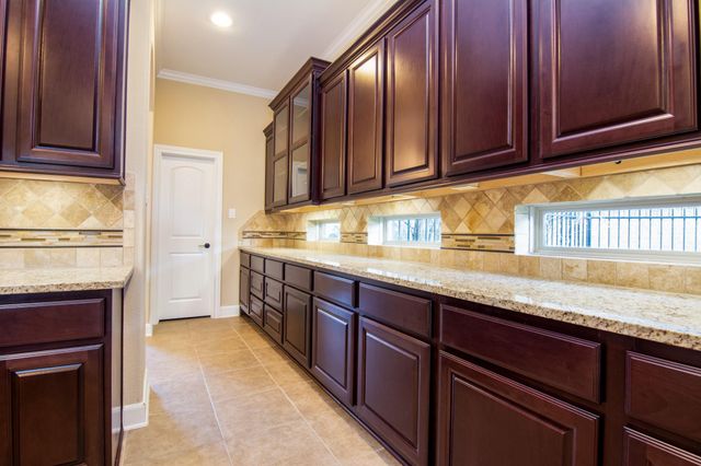34 Canoe Bend Ct, The Woodlands, TX 77389