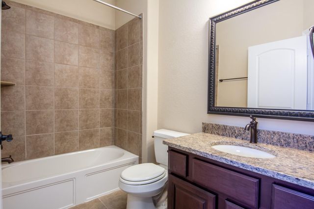 34 Canoe Bend Ct, The Woodlands, TX 77389