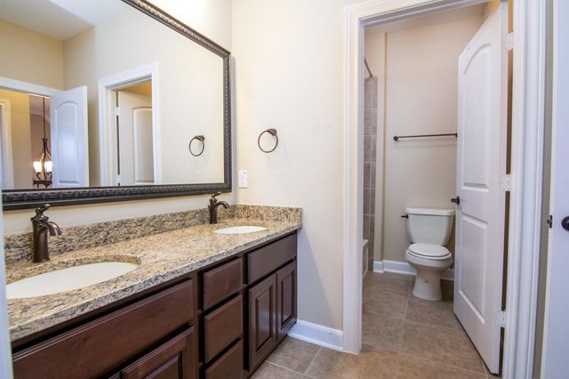 34 Canoe Bend Ct, The Woodlands, TX 77389