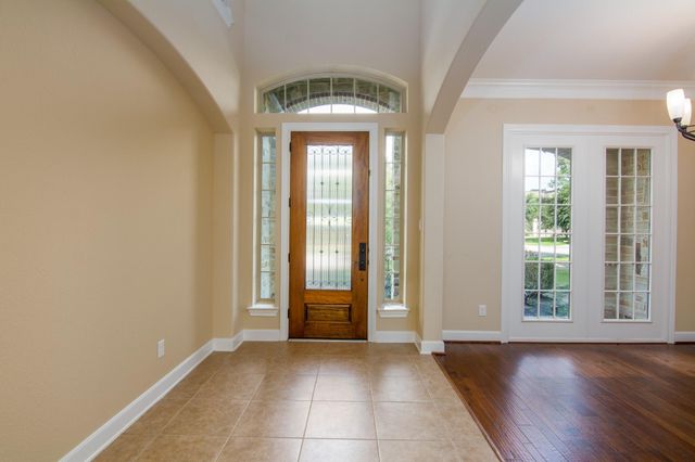 34 Canoe Bend Ct, The Woodlands, TX 77389