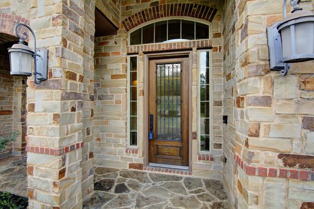 34 Canoe Bend Ct, The Woodlands, TX 77389
