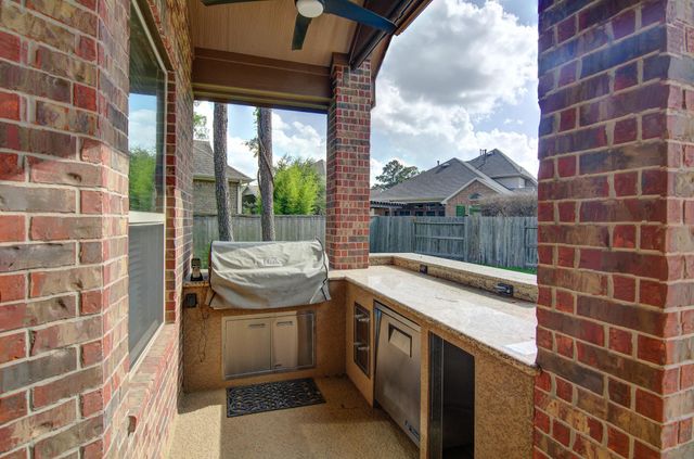 34 Canoe Bend Ct, The Woodlands, TX 77389