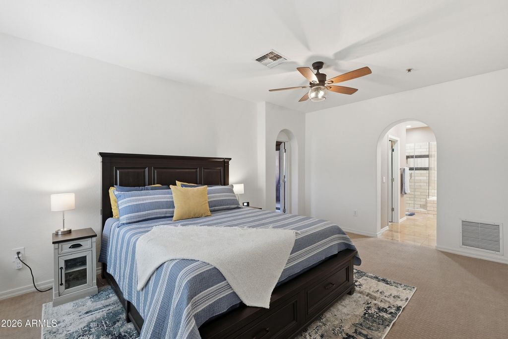 Image 10 of property listing at 3935 E ROUGH RIDER Road 1032, Phoenix, AZ 85050