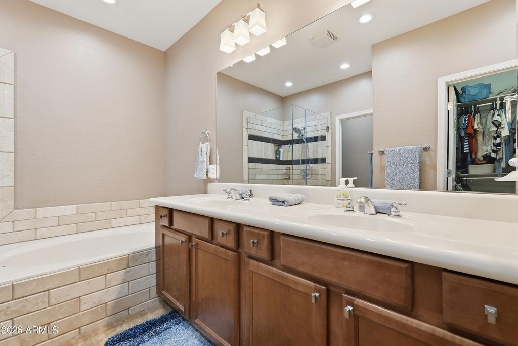 Image 14 of property listing at 3935 E ROUGH RIDER Road 1032, Phoenix, AZ 85050