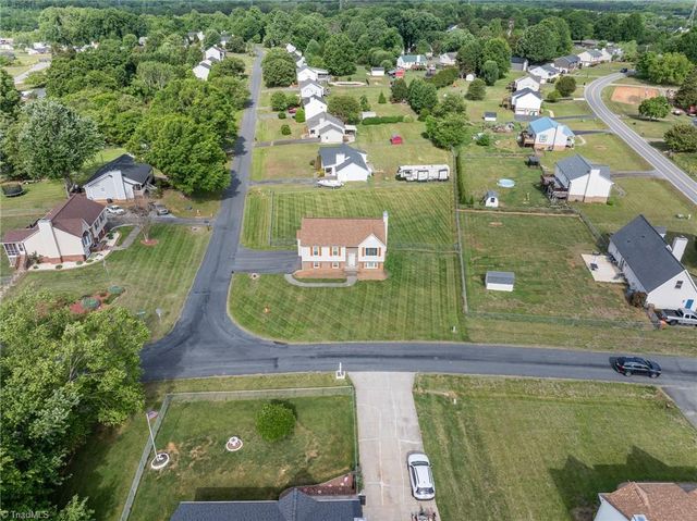 136 Central Ridge Court, Clemmons, NC 27012