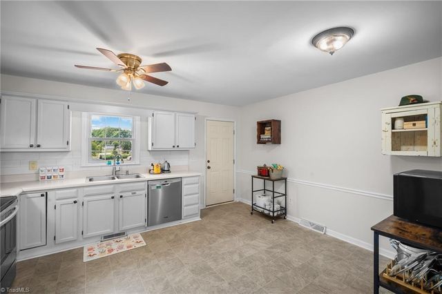 136 Central Ridge Court, Clemmons, NC 27012