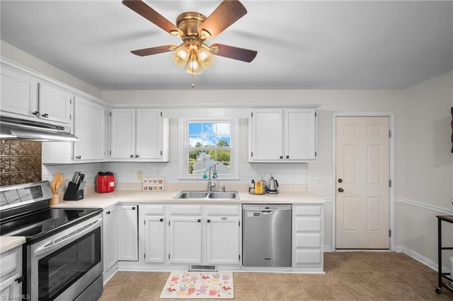 136 Central Ridge Court, Clemmons, NC 27012