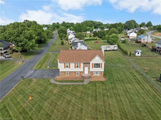 136 Central Ridge Court, Clemmons, NC 27012